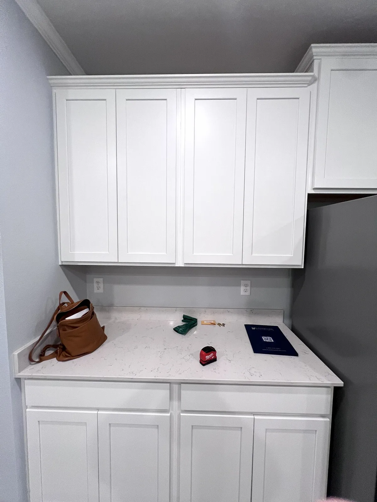 Kitchen before the full-height tile backsplash