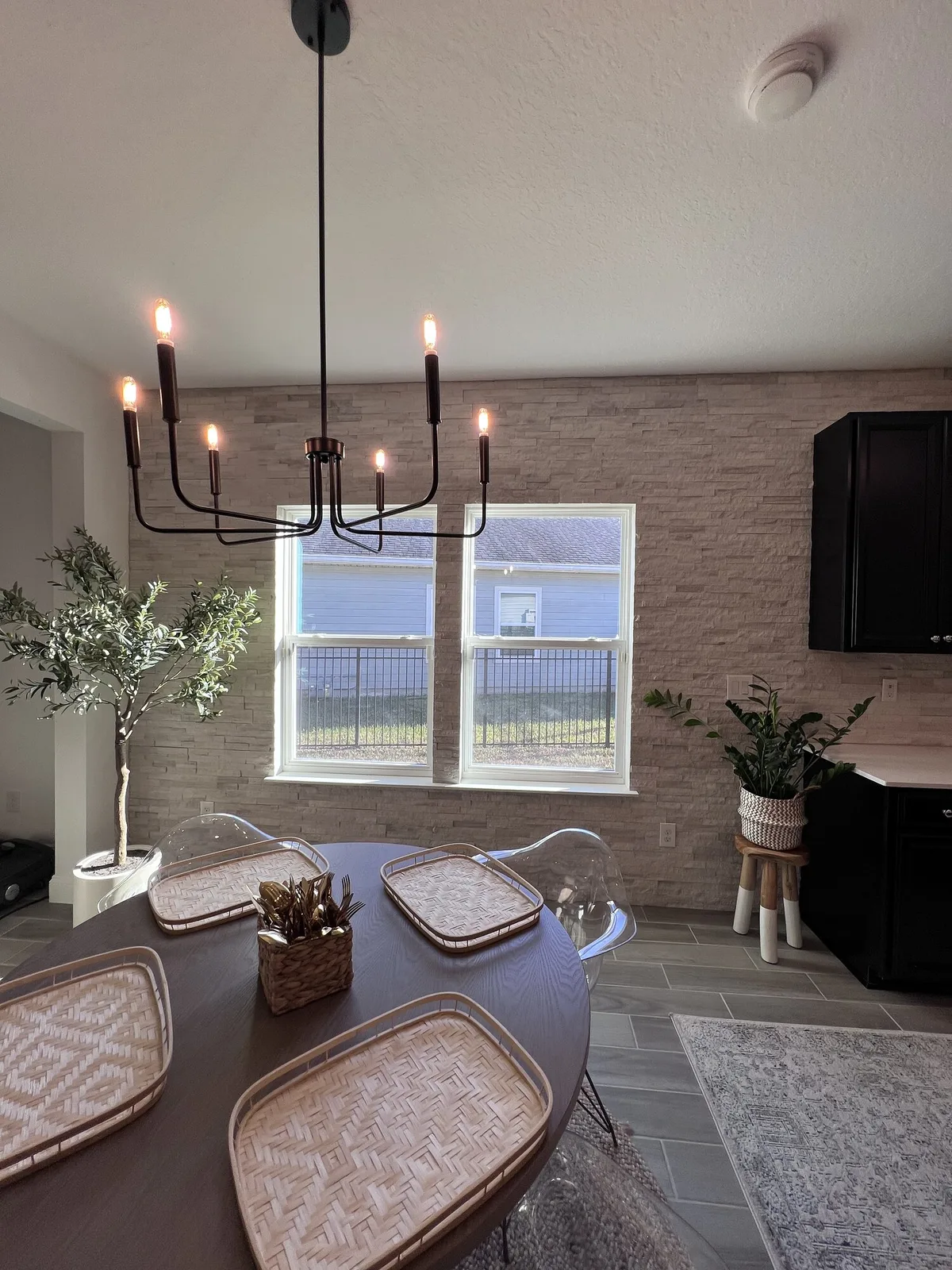 Finished split-face marble kitchen and dining feature wall in St. Augustine, Florida