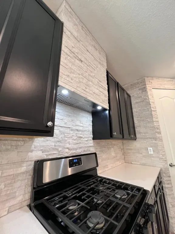Kitchen backsplash finish work in Jacksonville, FL by Heylo Home