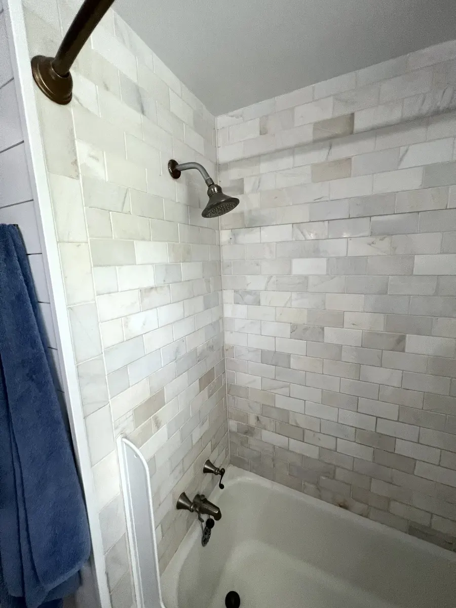 Marble-Look Tub Surround before the work