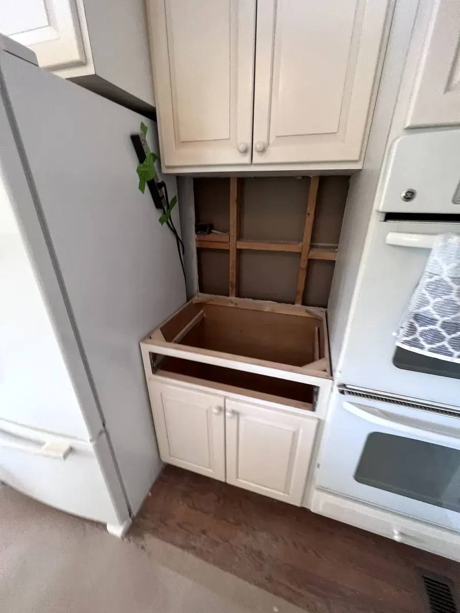 During photo 4 of the kitchen countertops & backsplash