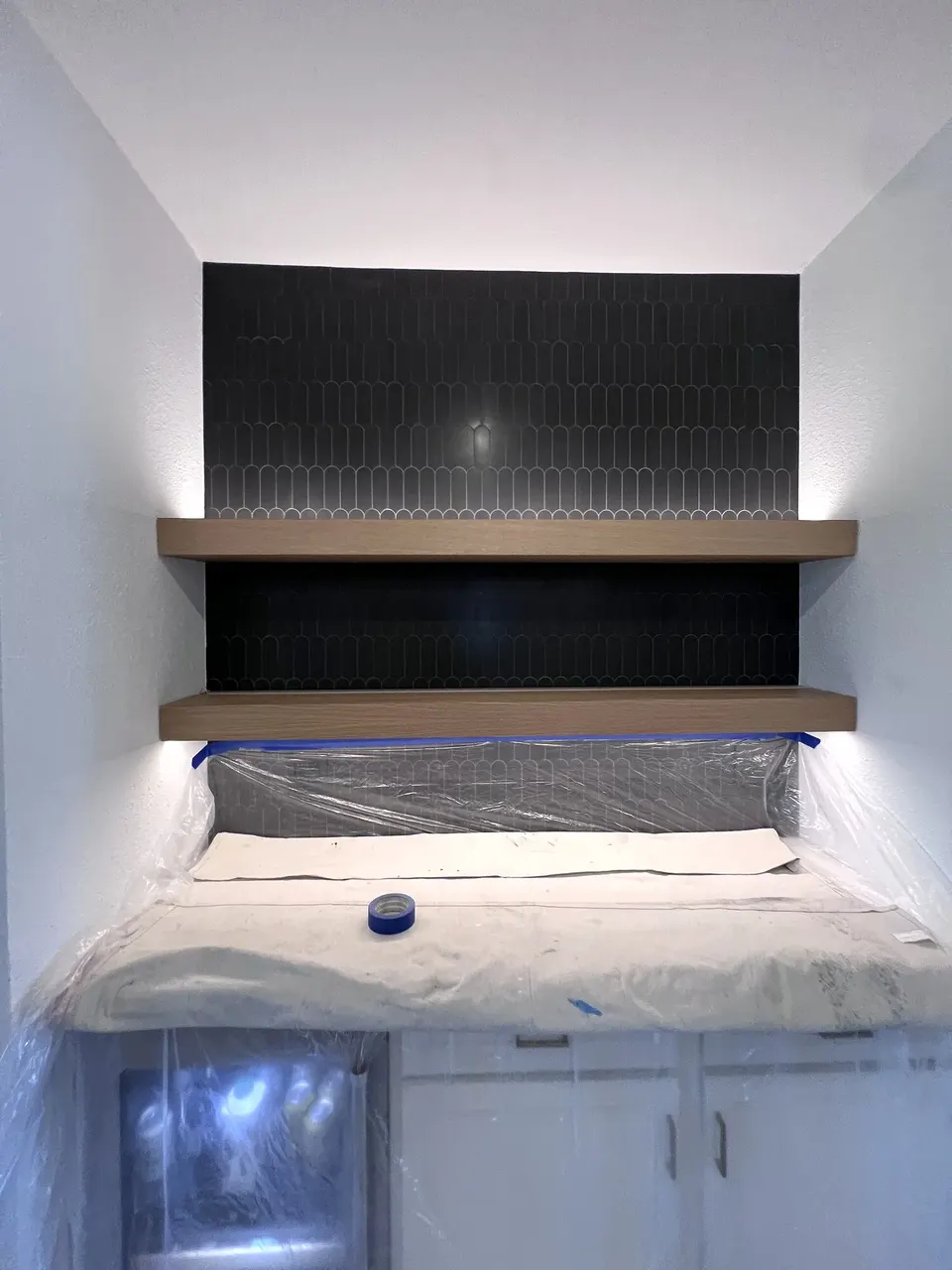 Floating shelves protected before reinforcement work