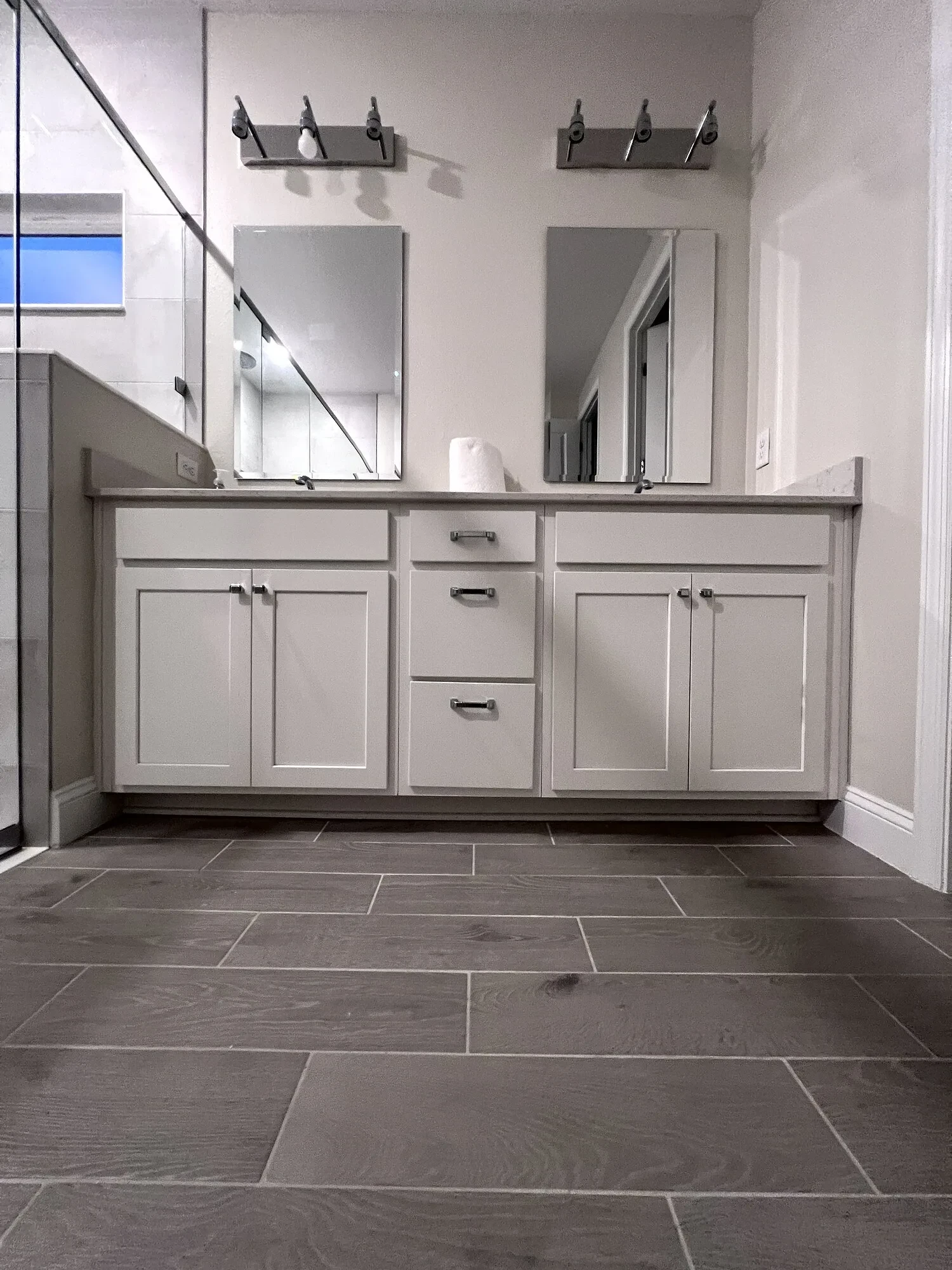 Coordinated mirror and hardware finish details